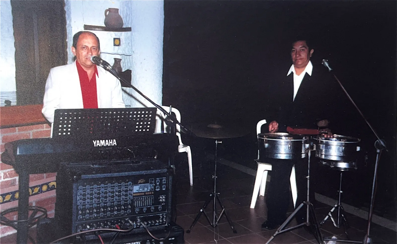 Dueto musical en presentación