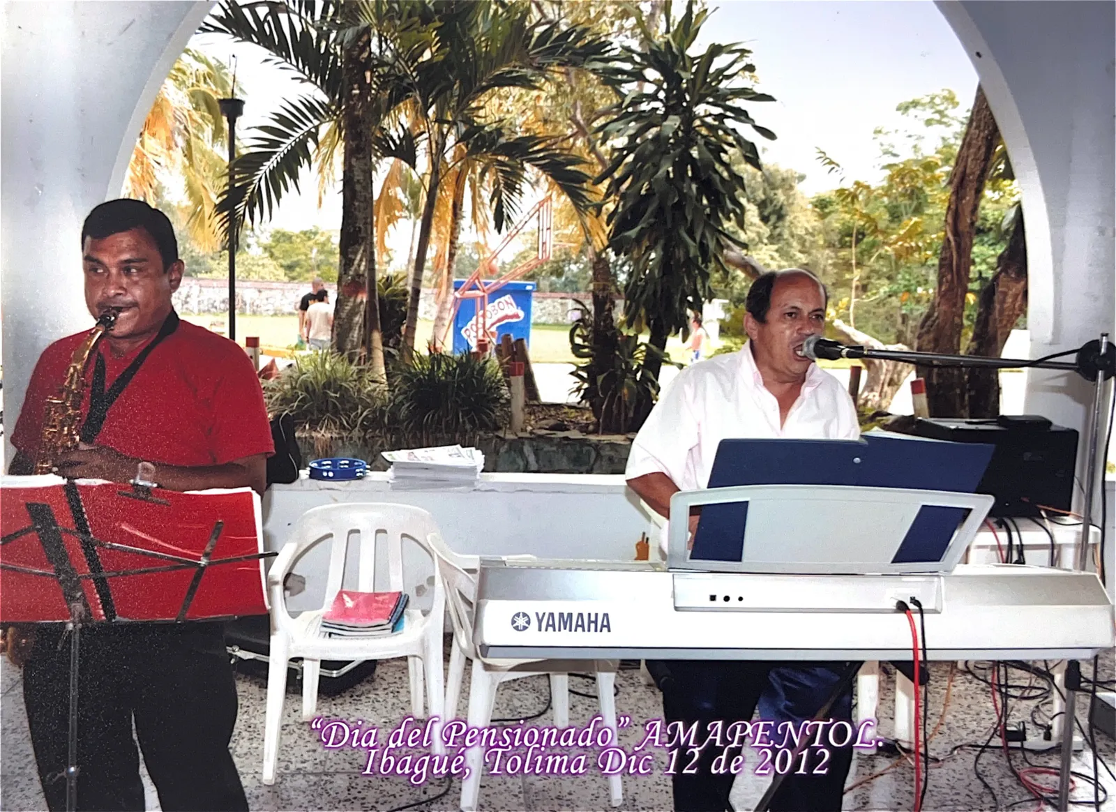 Dueto vallenato en tarima