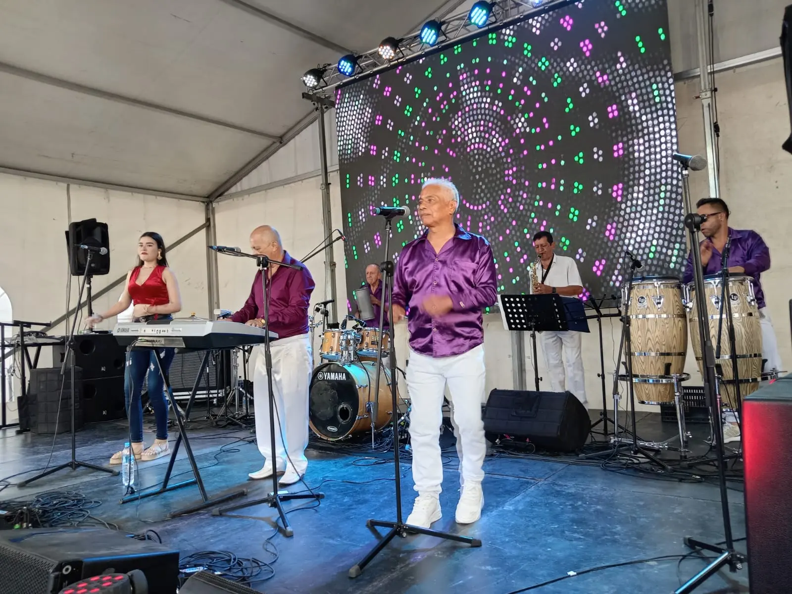 Presentación pública al aire libre