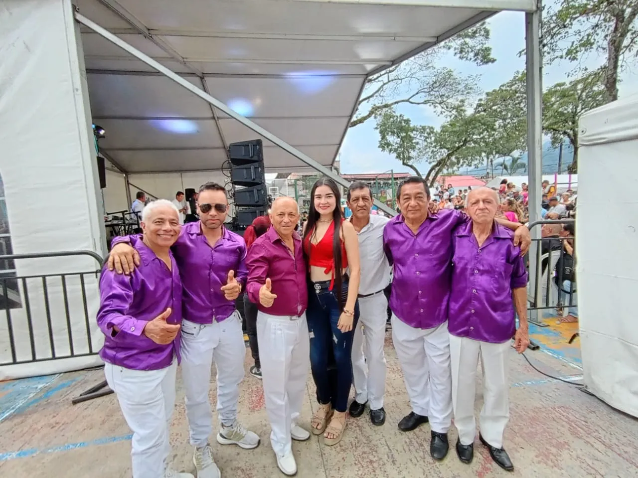 Noche de año nuevo con Grupo Sabor y Sentimiento