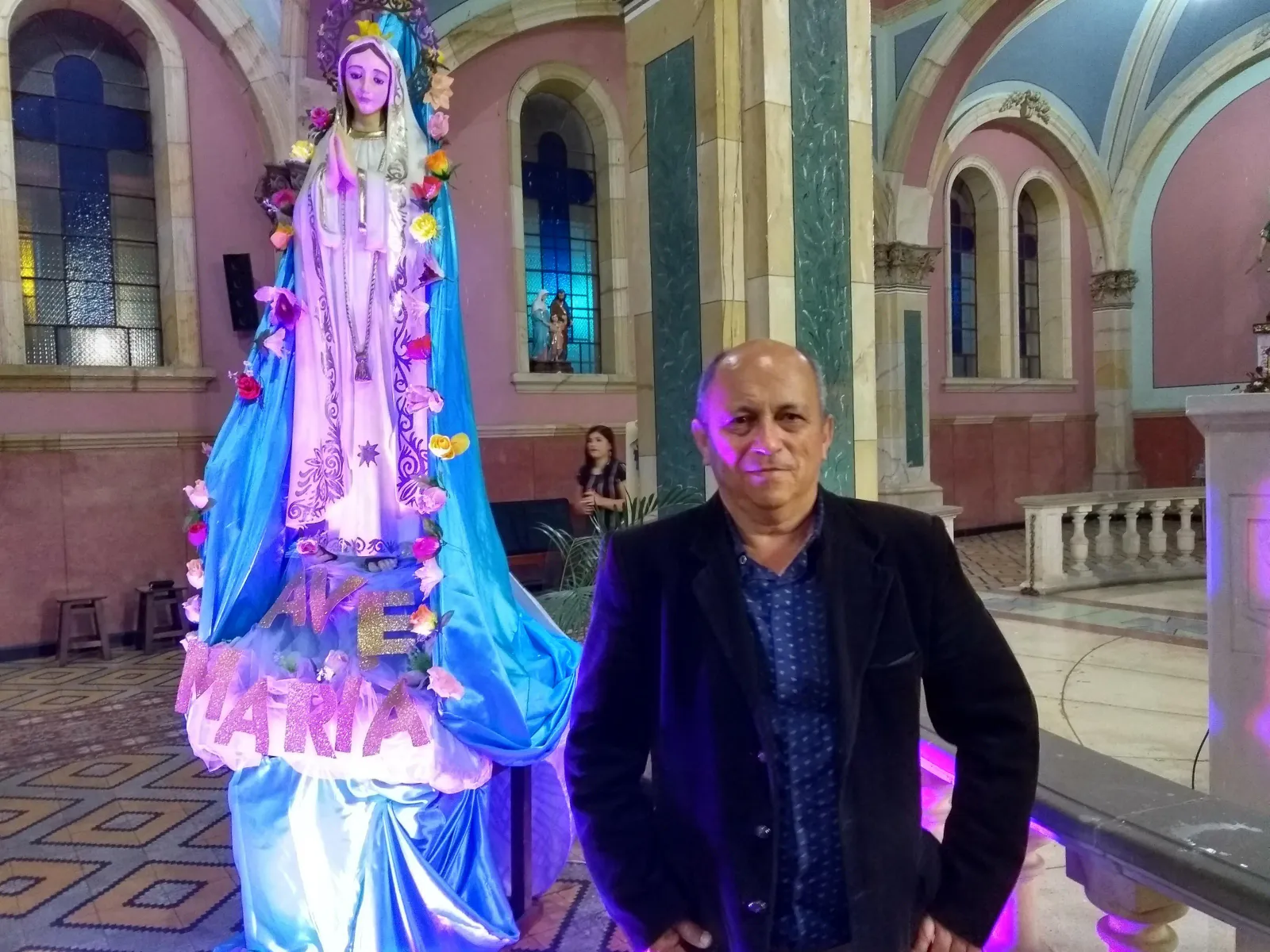 Solista vallenato en evento religioso